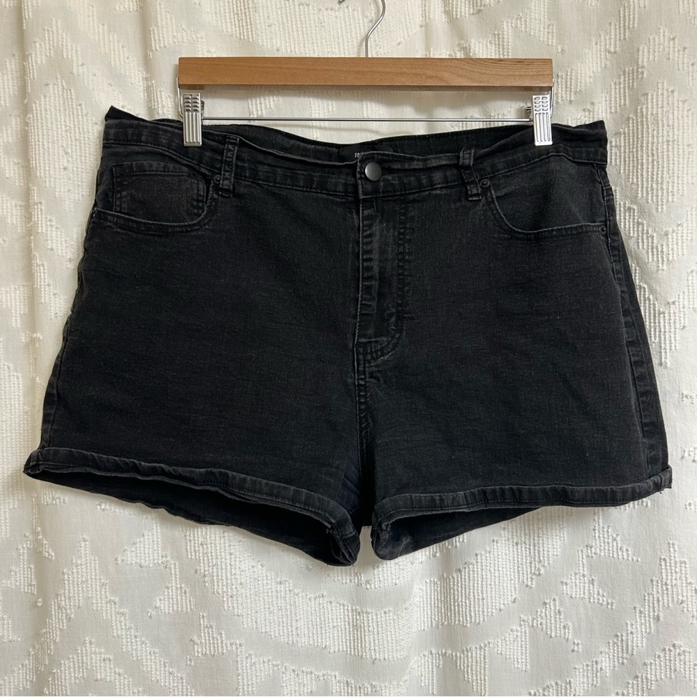 Forever 21+ Soft Washed Black High Rise Stretch Denim Shorts Size 18, 3” Inseam